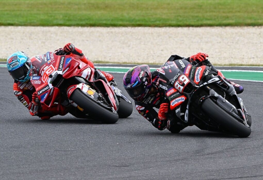 Marc Márquez et Jorge Martín en lutte lors du sprint MotoGP à Phillip Island.