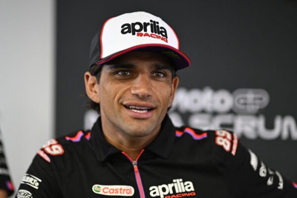 Jorge Martín et Marc Márquez en lutte lors du sprint MotoGP de Phillip Island.
