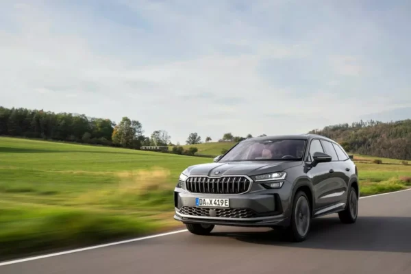 Le Škoda Kodiaq iV, SUV familial à motorisation hybride rechargeable.