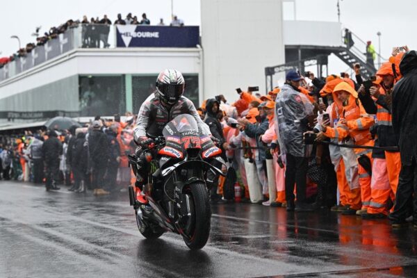 Massimo Rivola, PDG d'Aprilia Racing, dans le paddock du MotoGP.