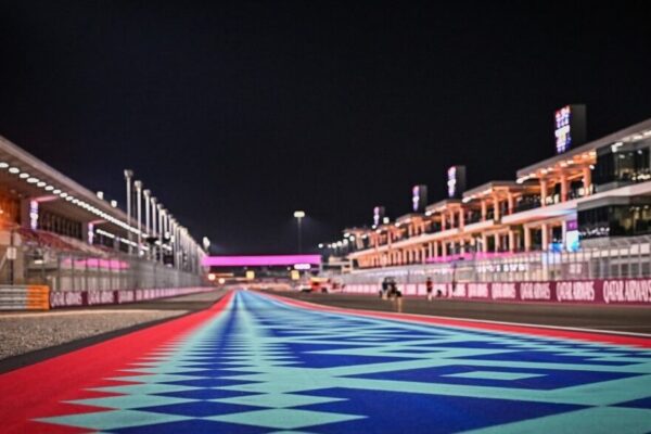 Le paddock du MotoGP sur le circuit de Losail au Qatar.
