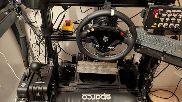 La boîte de vitesses Nacon installée sur un cockpit JCL V2.