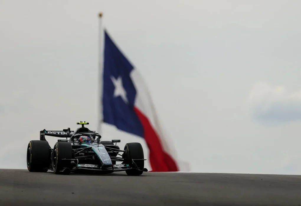 Kimi Antonelli au volant de sa Mercedes lors du Grand Prix des États-Unis à Austin.