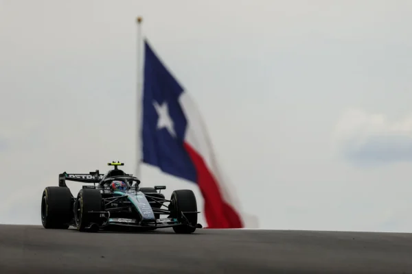 Kimi Antonelli au volant de sa Mercedes lors du Grand Prix des États-Unis à Austin.