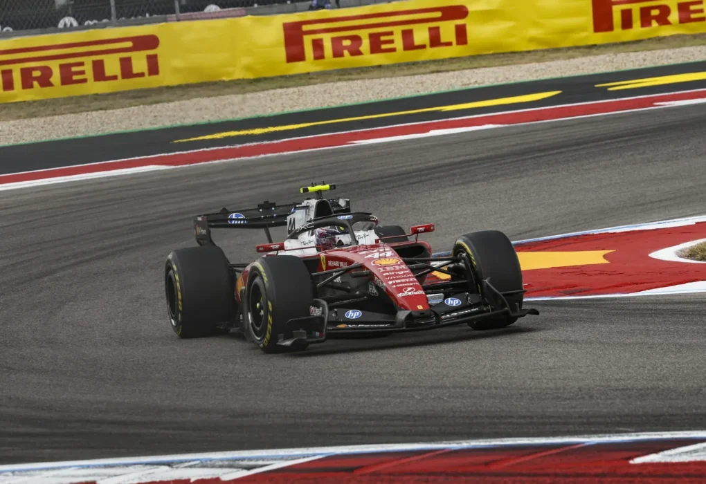 Lewis Hamilton au volant de sa Ferrari sur le circuit d'Austin lors du GP des États-Unis.