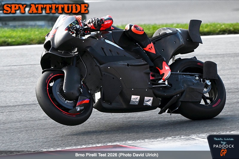 Prototype Aprilia RS-GP 2027 lors du test Pirelli sur le circuit de Brno.