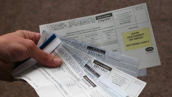 Les escrocs pourraient exploiter les données personnelles des automobilistes pour envoyer de fausses contraventions, en mentionnant notamment leur véritable plaque d’immatriculation.