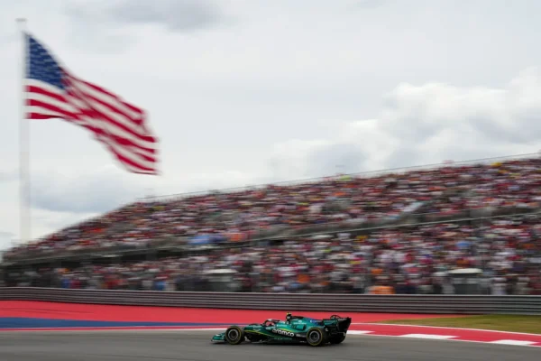 Fernando Alonso au volant de son Aston Martin lors du GP des États-Unis à Austin.