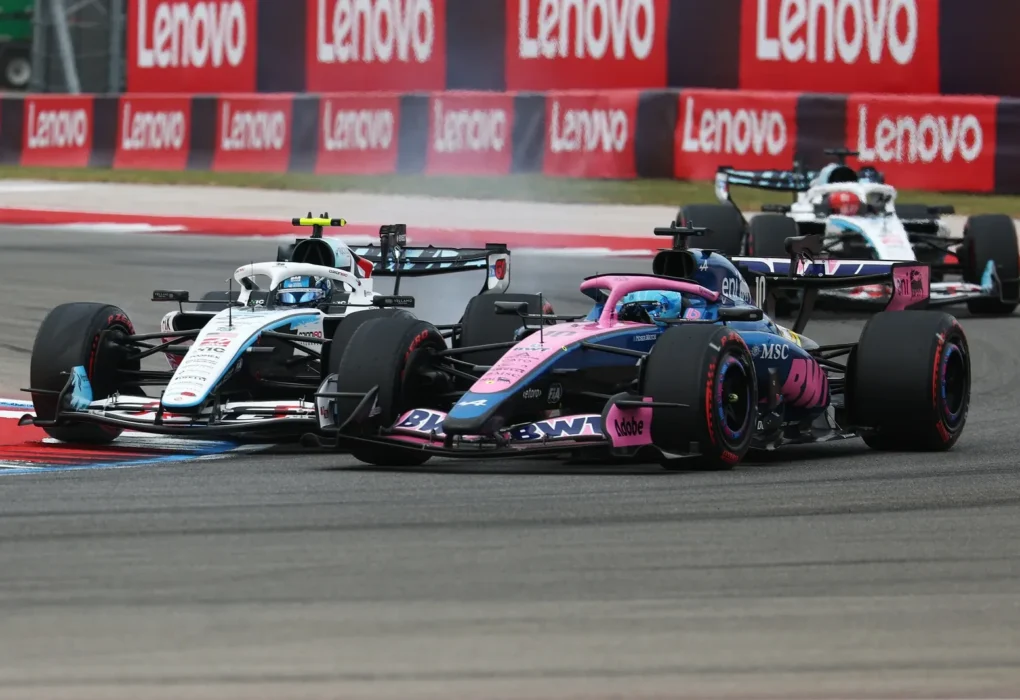 Oliver Bearman au volant de sa monoplace Haas sur le circuit d'Austin.