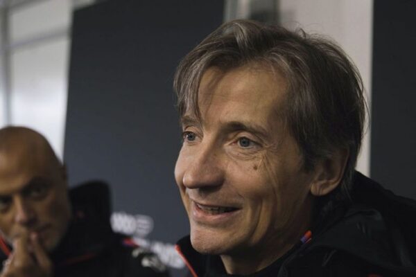 Jorge Martin et Massimo Rivola dans le paddock MotoGP avec Aprilia.