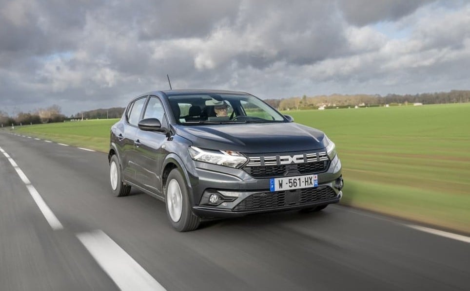 Une Dacia Sandero illustrant l’évolution de la citadine et de son positionnement tarifaire.
