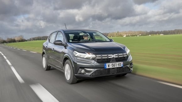 La Dacia Sandero s'éloigne du cahier des charges de la voiture essentielle.