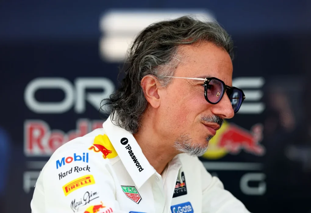 Une monoplace Red Bull Racing en piste en Formule 1.