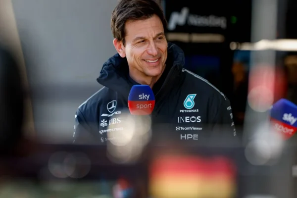 George Russell au volant de sa monoplace Mercedes en Formule 1.