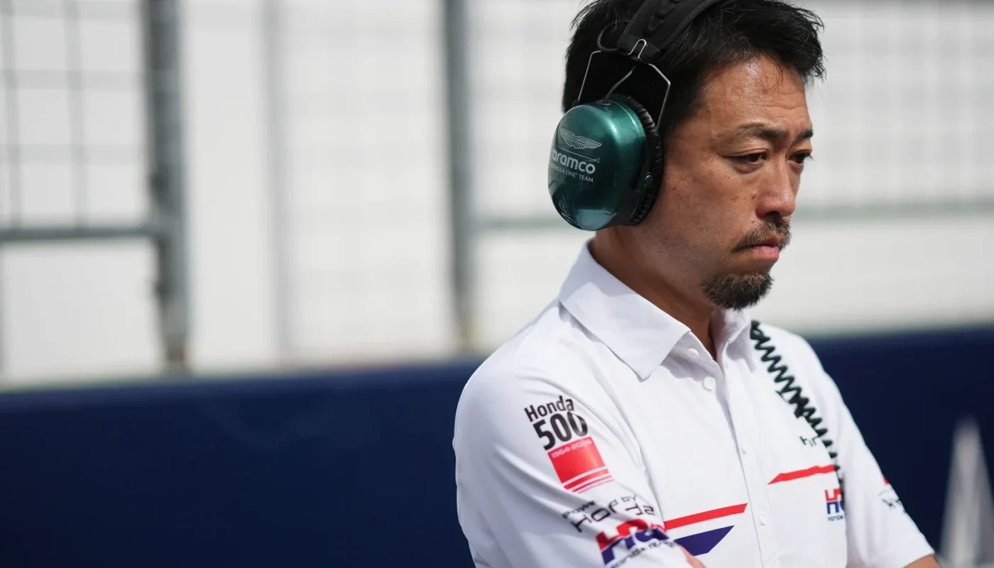 Une monoplace Aston Martin à moteur Honda sur le circuit de Mexico.