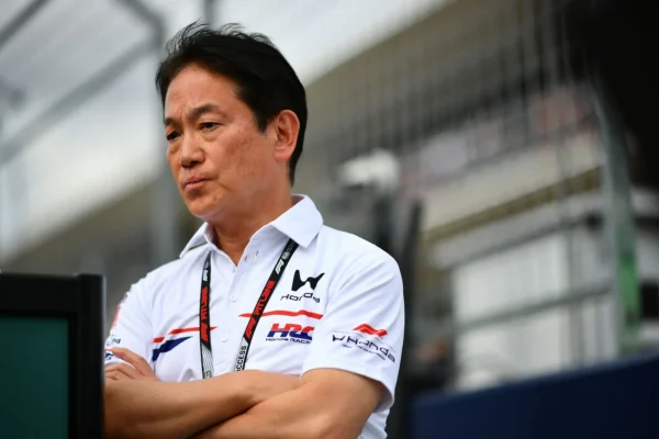 Une monoplace Aston Martin équipée du groupe propulseur Honda en Formule 1.