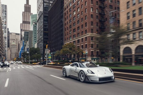 Une Porsche Macan électrique, modèle évoqué dans le bilan des livraisons du constructeur.