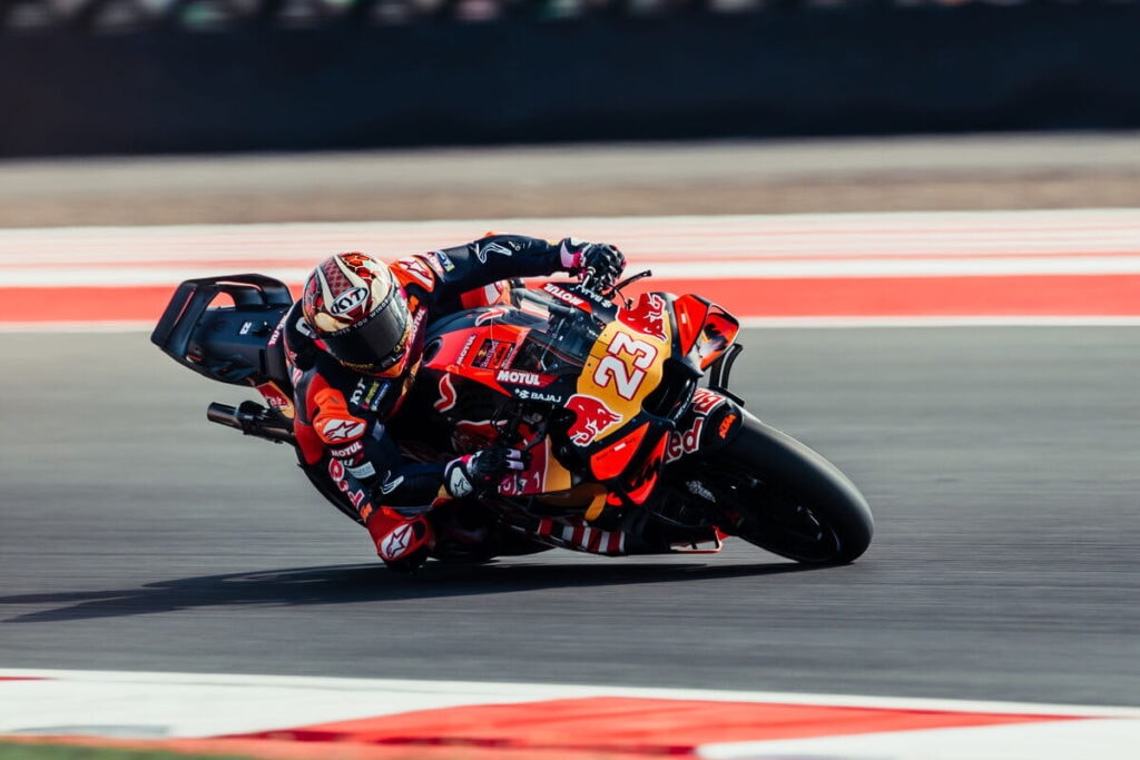 Enea Bastianini sur une KTM en MotoGP
