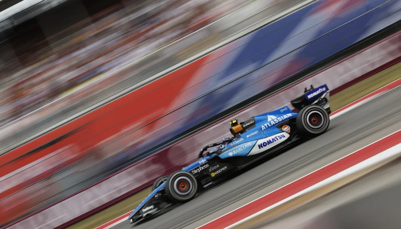 Une monoplace de Formule 1 sur le circuit de Mexico.