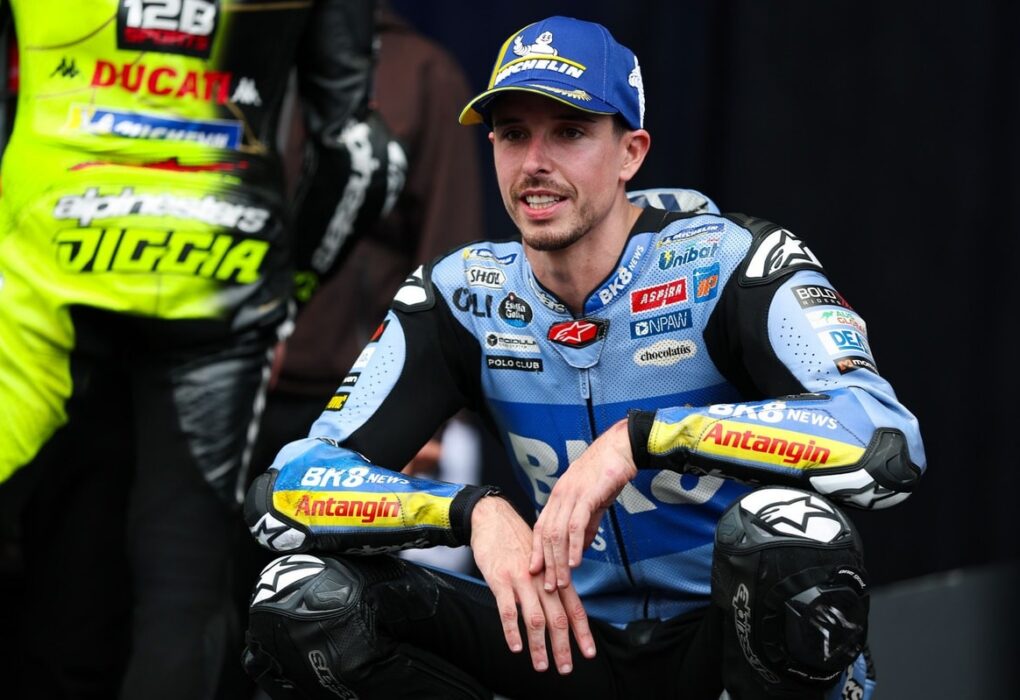 Álex Márquez, pilote Gresini en MotoGP, dans le paddock.