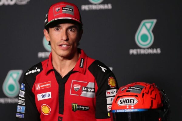 Marc Márquez et Jorge Martín en piste en MotoGP.