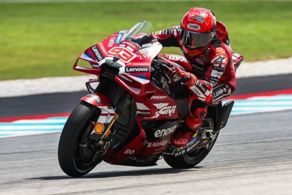 Marc Márquez au guidon de sa Ducati sur le circuit de Sepang.