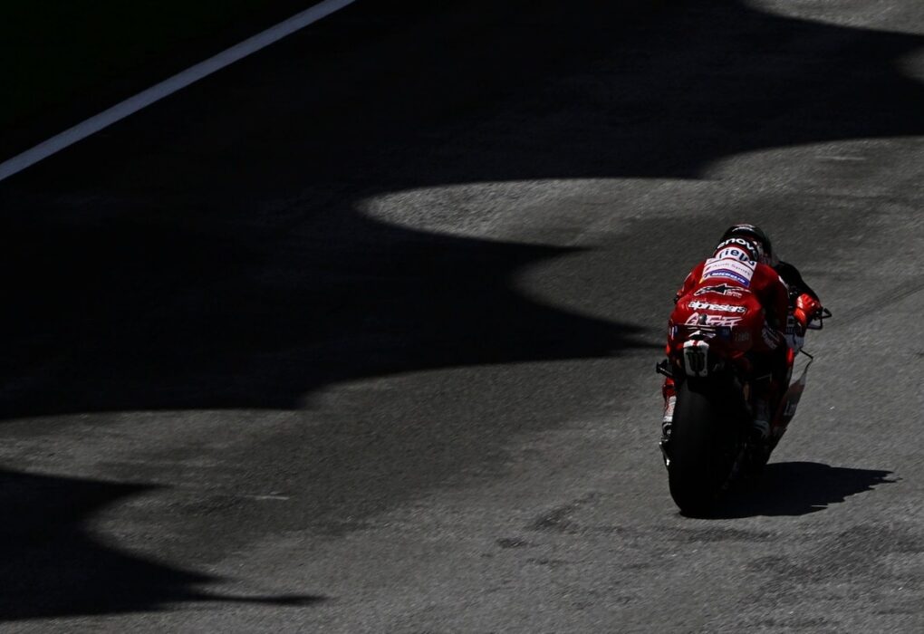 Francesco Bagnaia au guidon de sa Ducati sur le circuit de Sepang.