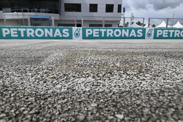 Des pilotes MotoGP en piste sur le circuit international de Sepang.