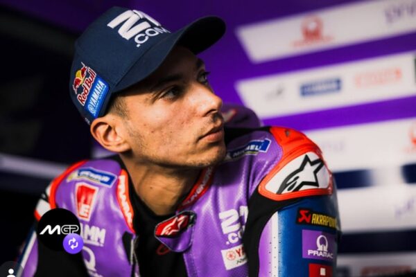 Toprak Razgatlioglu au guidon de sa moto en MotoGP.