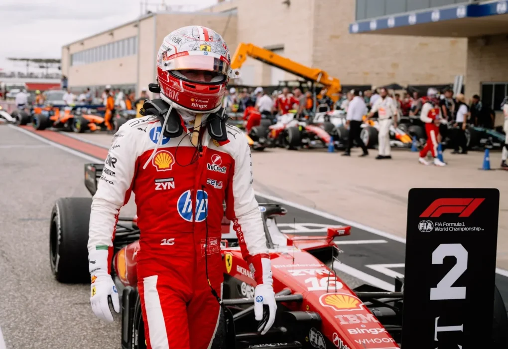 Charles Leclerc au volant de sa Ferrari lors des essais libres du Grand Prix du Mexique.