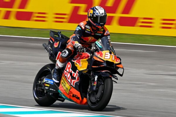 Pedro Acosta en piste à Sepang lors du Sprint du MotoGP.