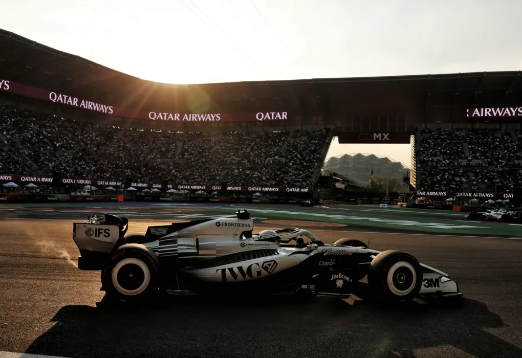 Valtteri Bottas au volant d’une monoplace Cadillac de Formule 1.