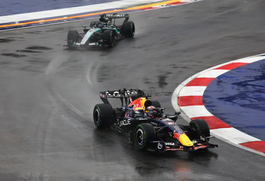 Max Verstappen et George Russell au Grand Prix de Singapour 2026.
